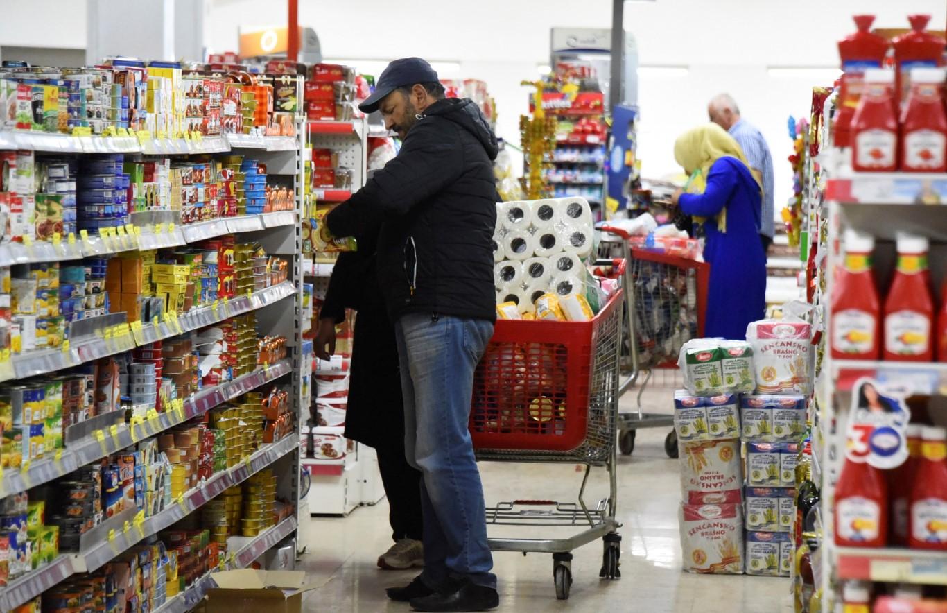 Građani kupuju velike količine hrane - Avaz