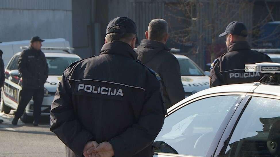 Pojedinci i grupe ne prezaju od napada na policijske službenike - Avaz