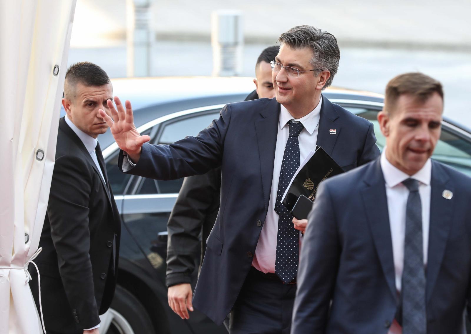 Plenković bio u kontaktu s osobama sa zaraženih područja - Avaz