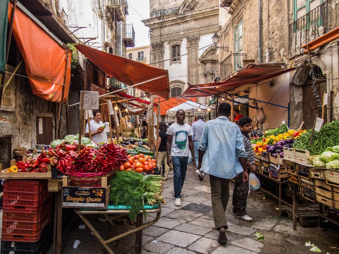 Borba za hranu: Napadi na supermarkete, građani nemaju novca da plate