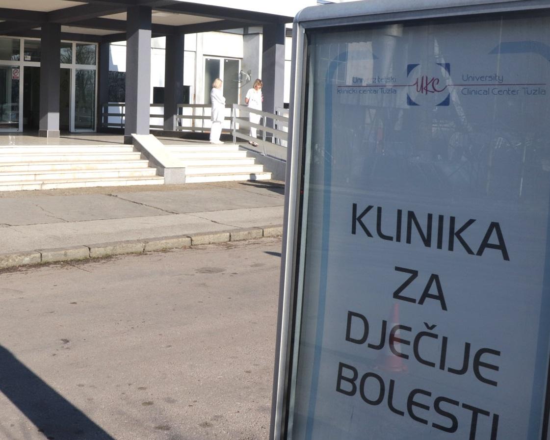 Zaražena uposlenica Klinike za dječije bolesti UKC-a Tuzla