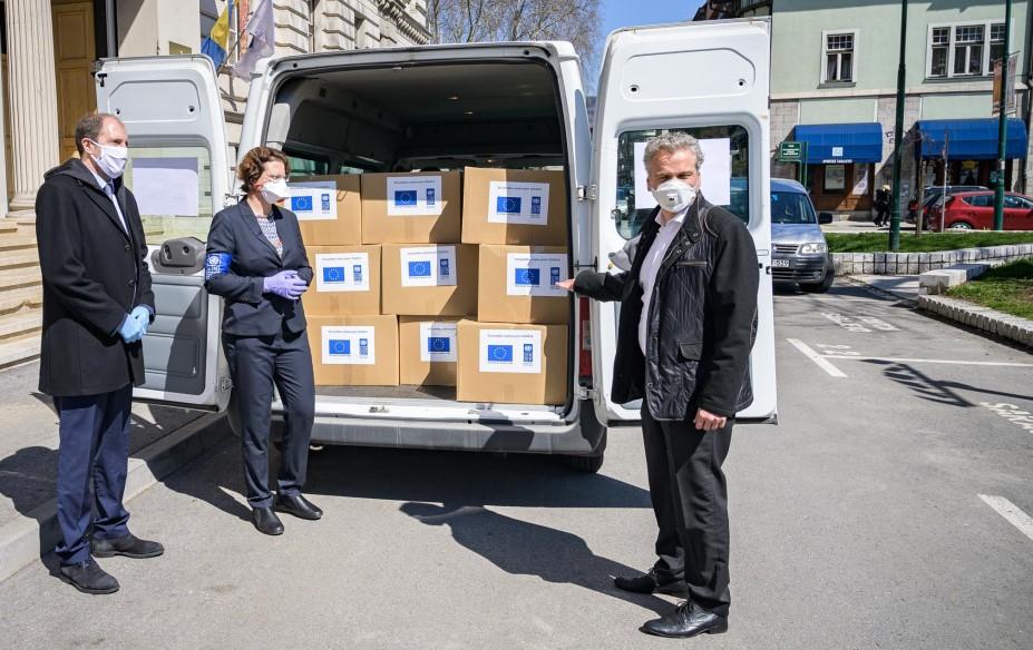 Dostavljeno 7.500 testova na COVID-19 i počela isporuka 15.000 maski za medicinsko osoblje koje je osigurala EU