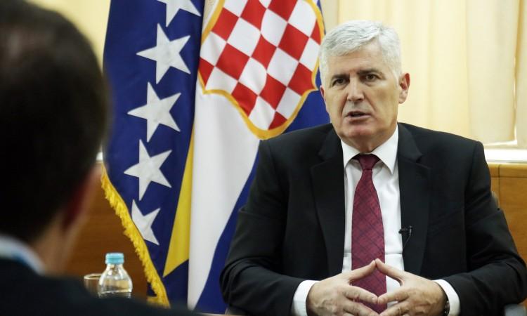 Čović i Hartman: Restriktivne i poticajne mjere ključne za zaštitu zdravlja stanovnika