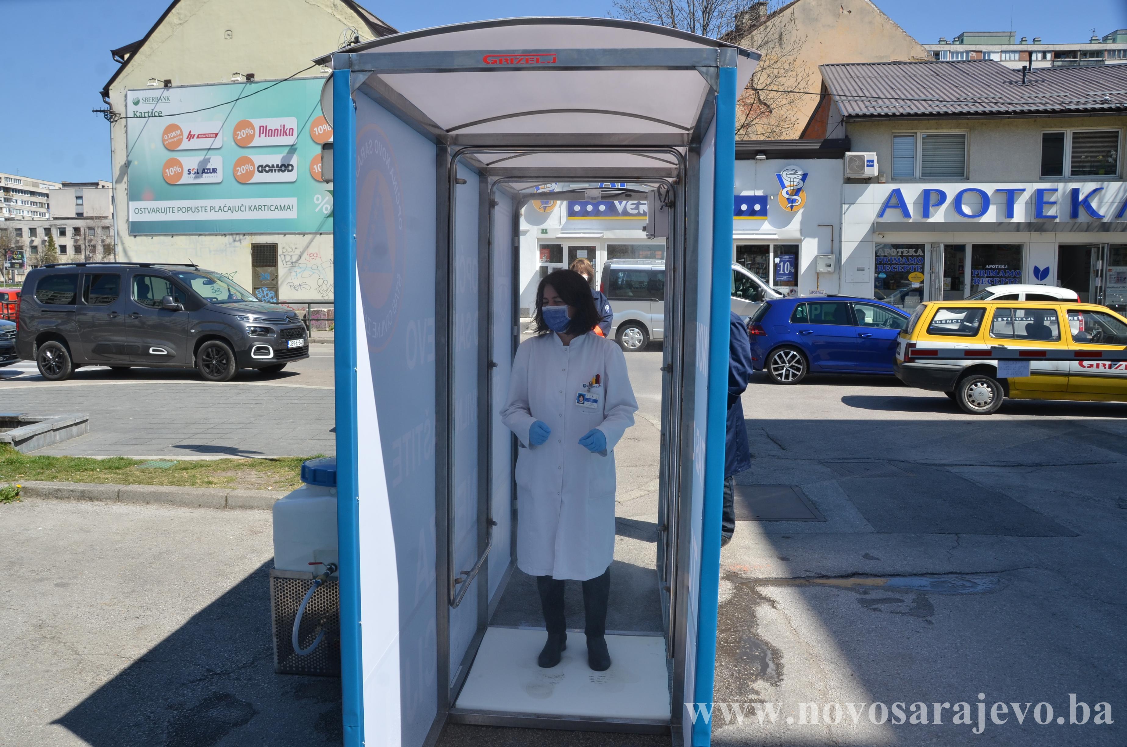 Tunel postavljen na ulazu u Dom zdravlja - Avaz