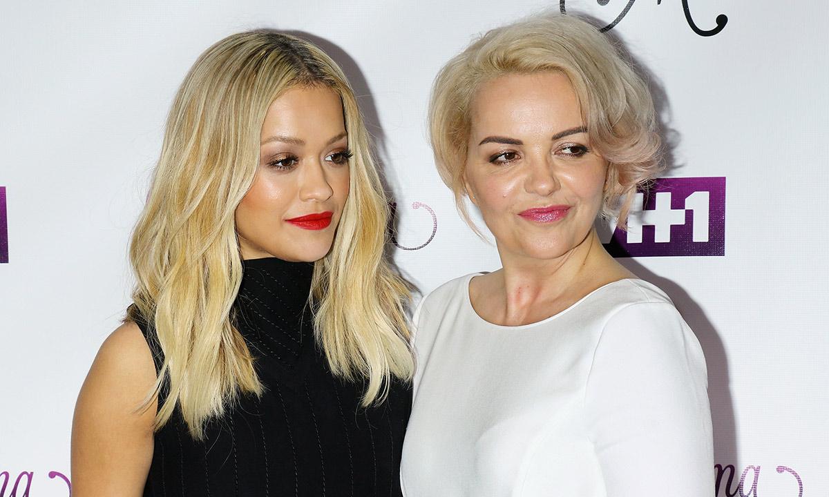 Rita Ora strahuje za majku