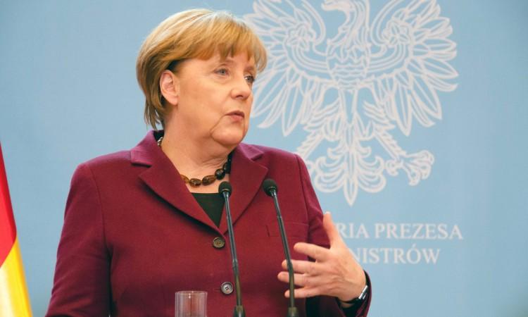 Merkel: Za vakcinu protiv korone potrebno oko osam milijardi eura