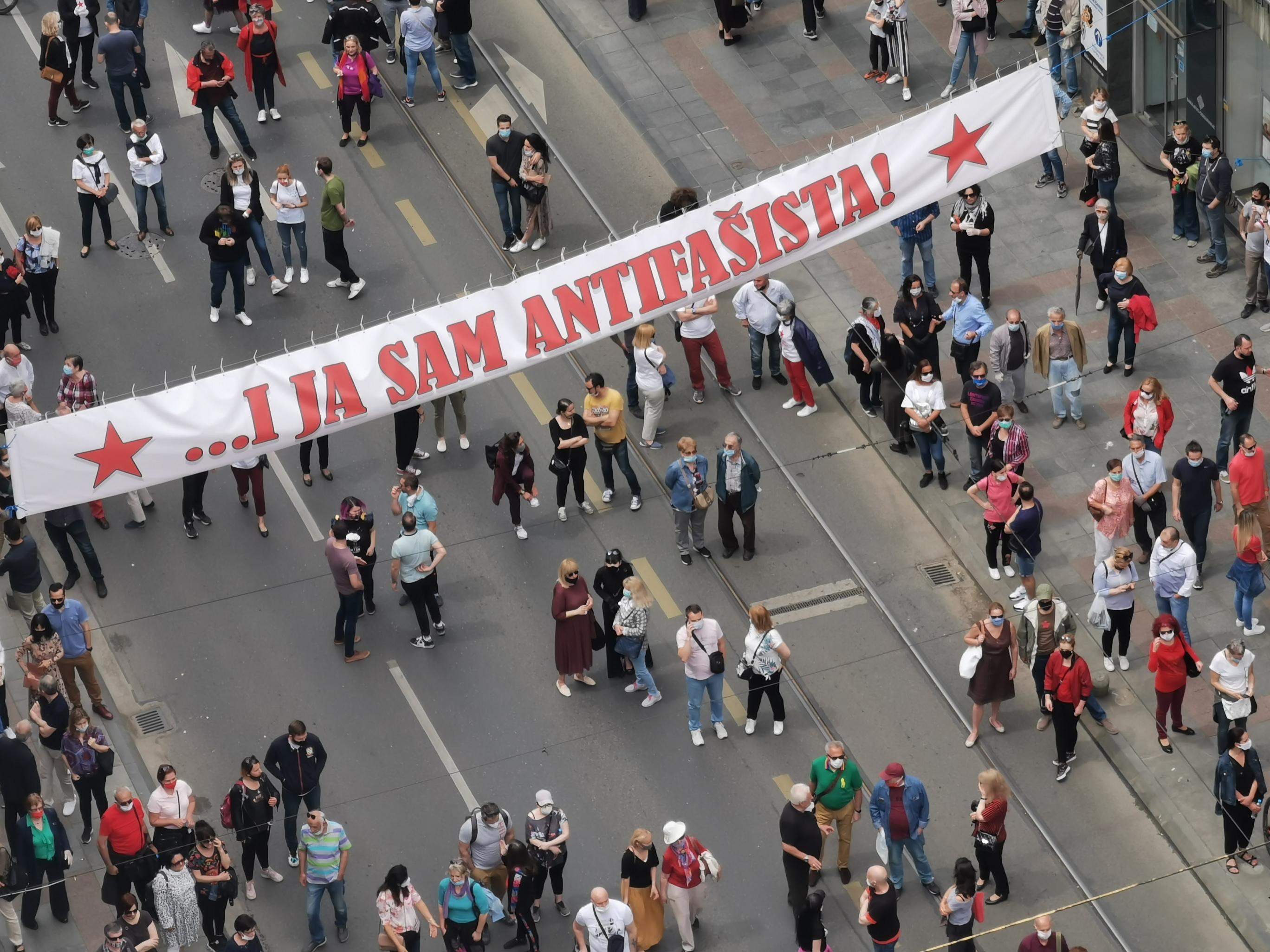 Hiljade antifašista stiglo pred Vječnu vatru - Avaz