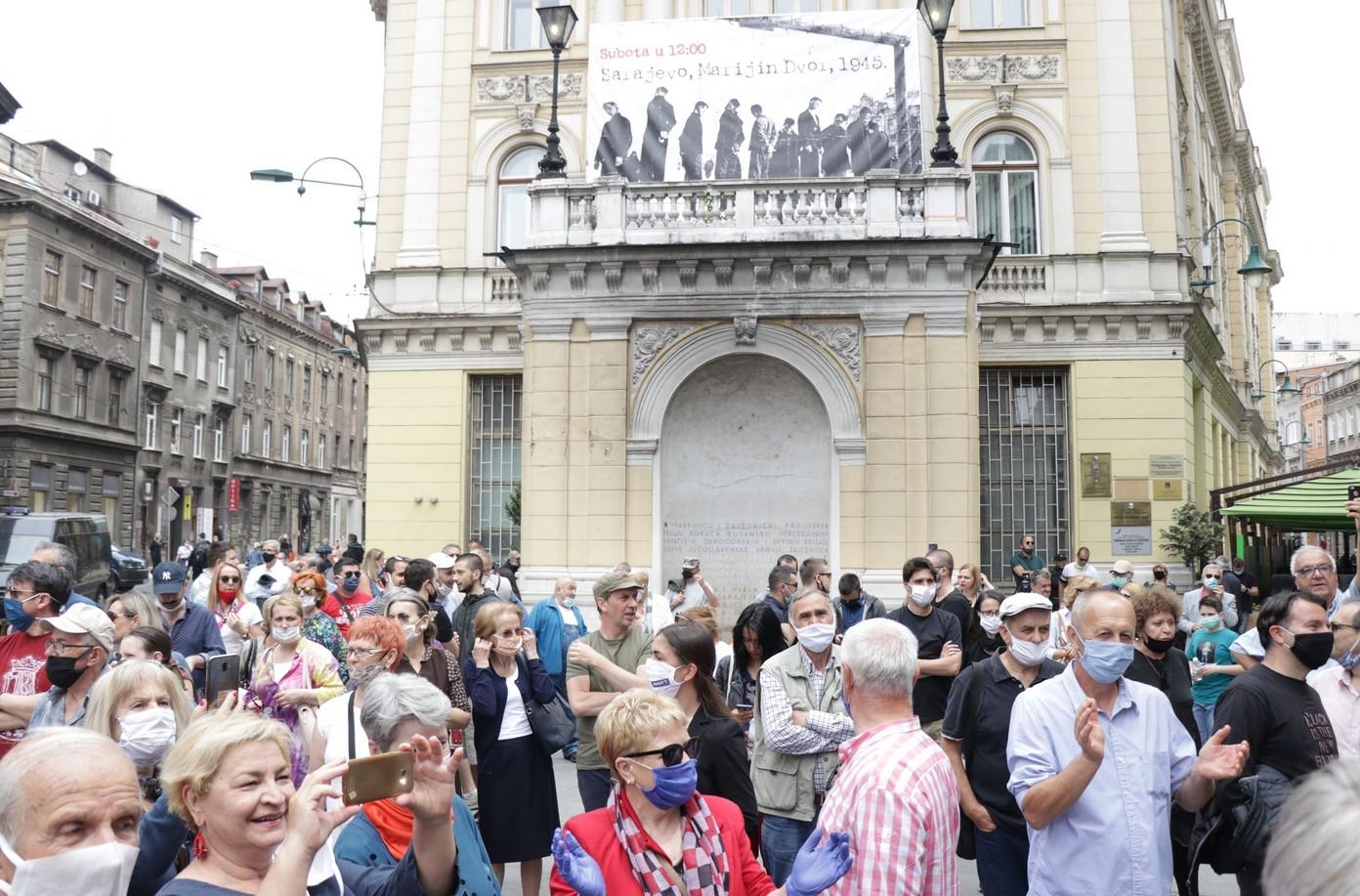 Hiljade antifašista ispred Vječne vatre - Avaz