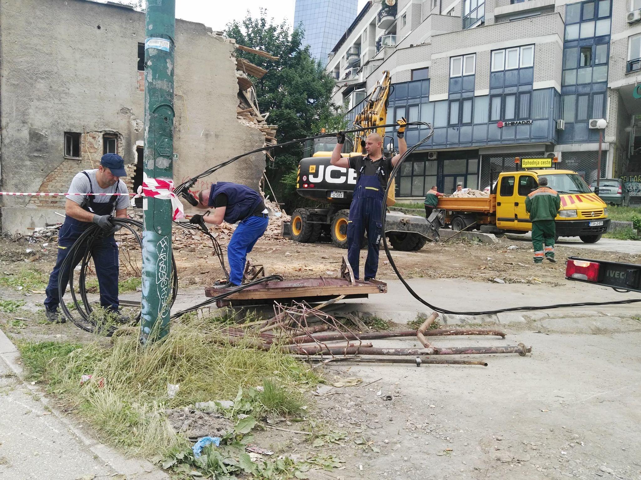 Radnici užurbano rade - Avaz