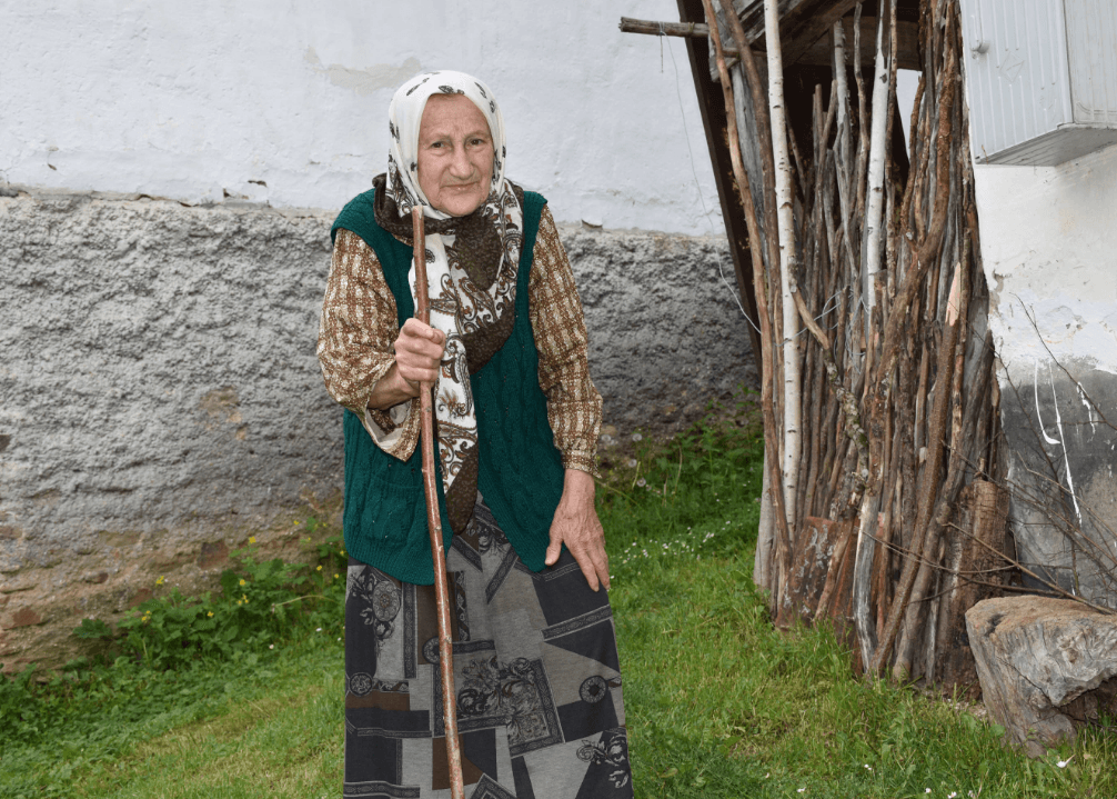 Selo sa dvije stanovnice: Nana Fatima peče halvu i čeka Bajram kao da je pun komšiluk