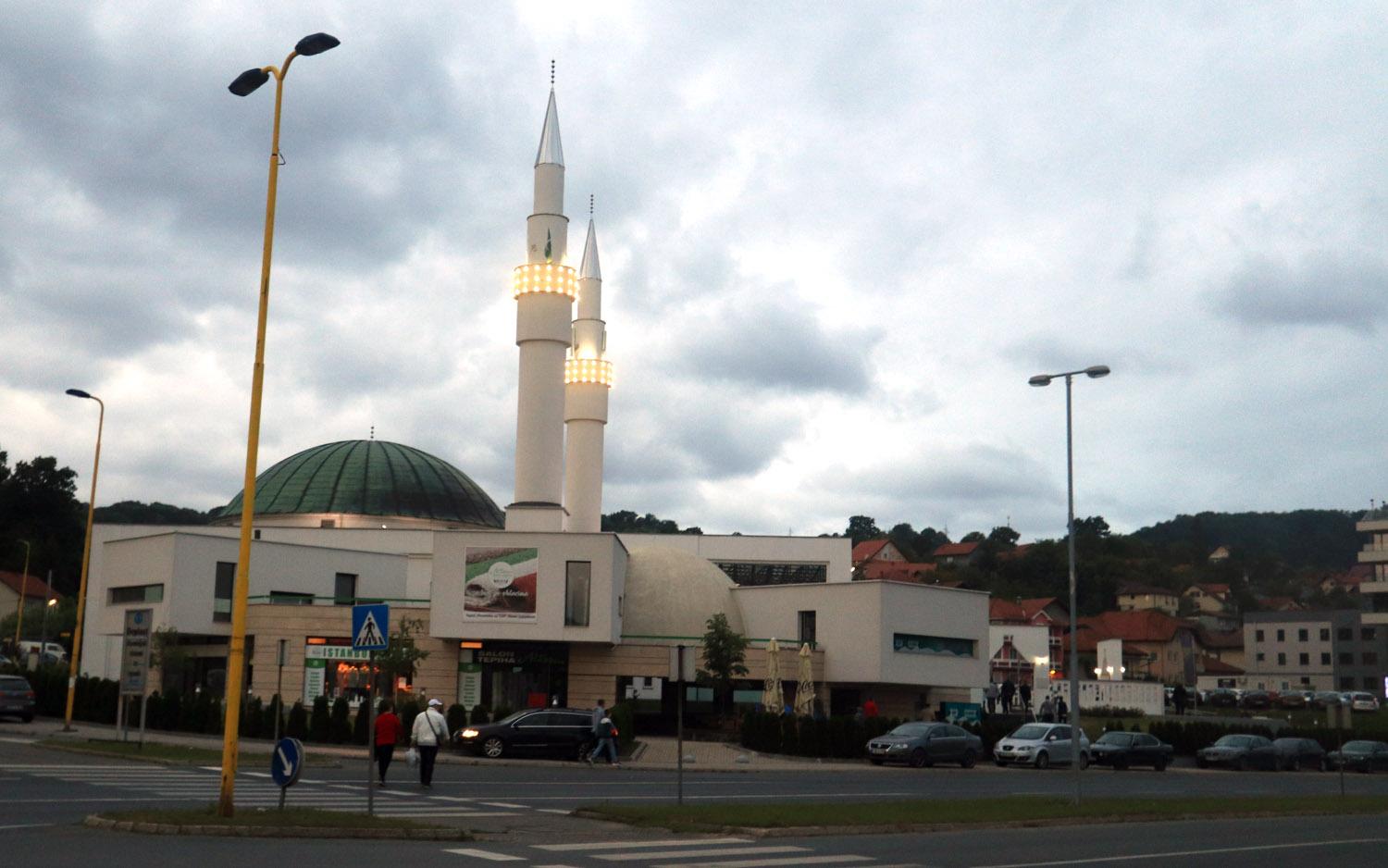 Hiljade vjernika klanjalo bajram-namaz u džamiji Kralj Abdulah