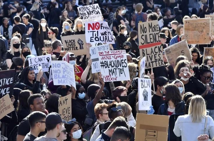 Više hiljada demonstranata u centru Štokholma skandiralo: "Životi crnaca su važni"