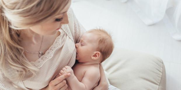 Ako se beba hrani više od 11 puta tokom 24 sata, postoji tri puta veća vjerovatnost da će slabije spavati - Avaz