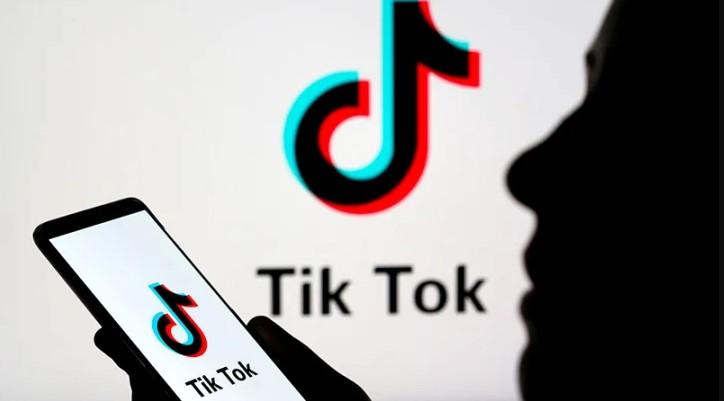 Lizanje WC šolje, guranje novčića u struju, "razbijanje lobanje": Ovo su najopasniji Tik Tok izazovi!