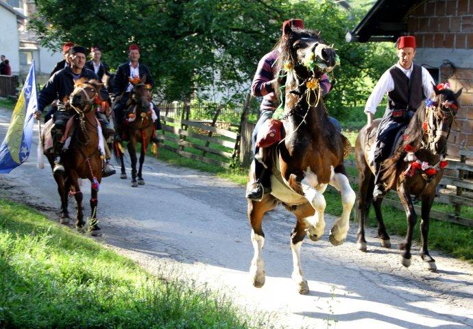 Defile konjanika i bajraktara u Donjem Vakufu planiran je za subotu, 27. juna - Avaz