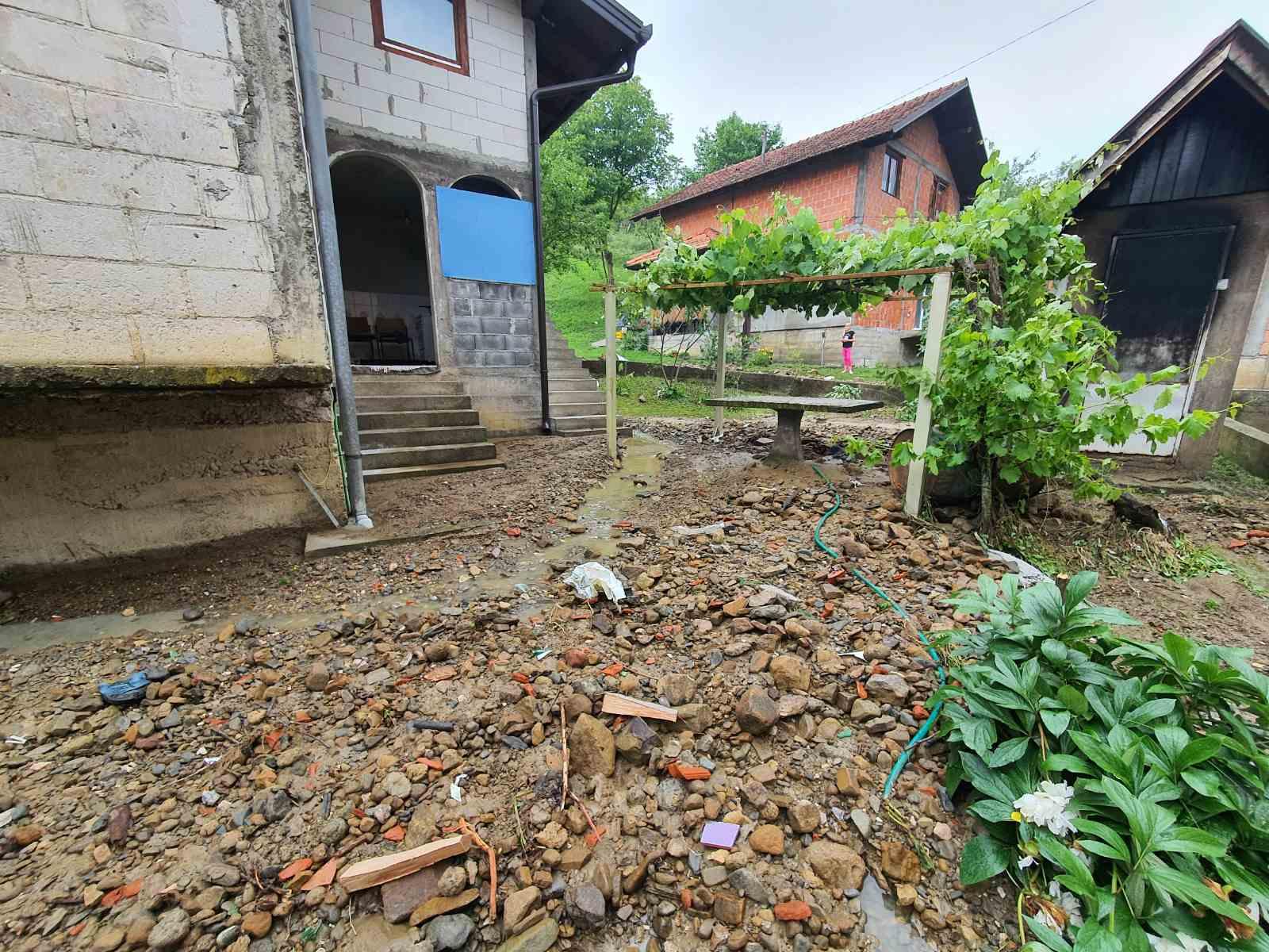 Pogledajte nevrijeme u Gračanici: Uništeni i plastenici