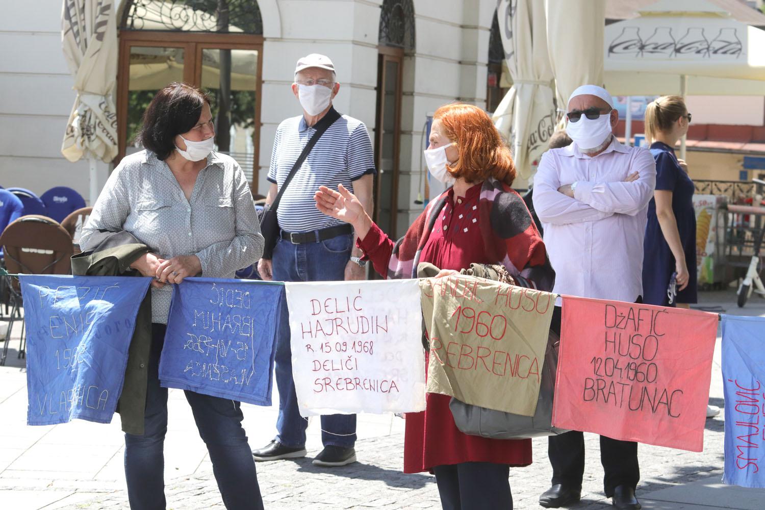 Protest Srebreničanki u Tuzli - Avaz