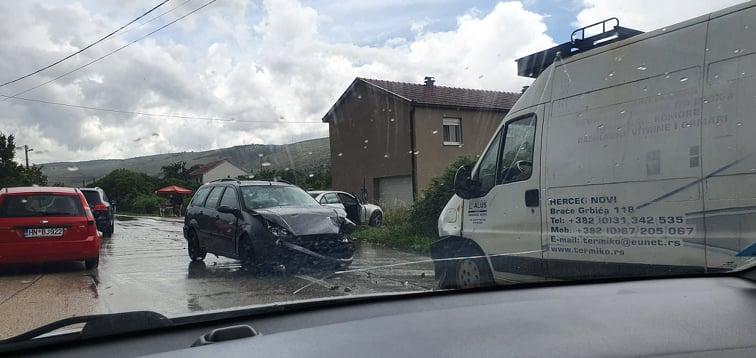 Sudarila se tri vozila, policija na terenu