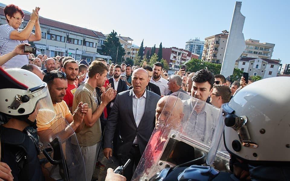 Carević ušao u zgradu gradske uprave, sjeo u fotelju predsjednika općine