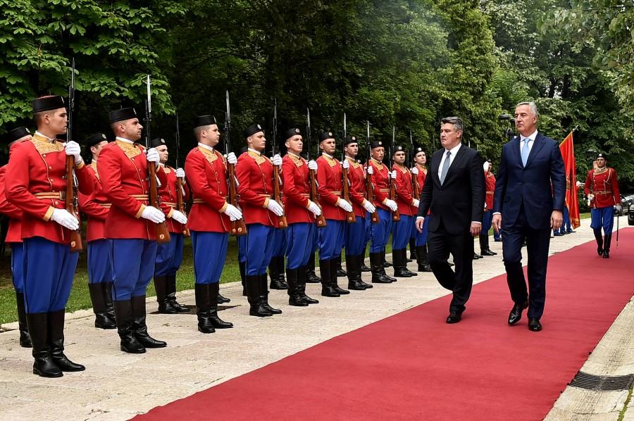 Đukanović dočekao Milanovića uz najviše državne počasti