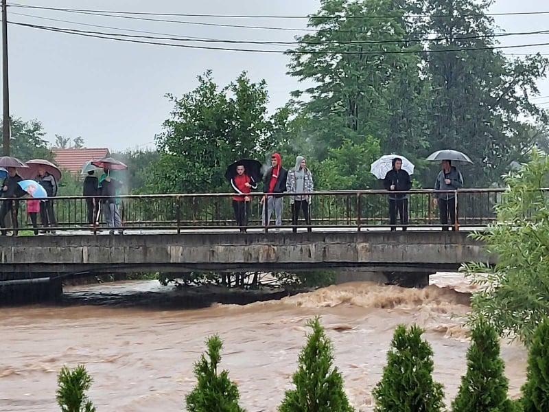 Alarmantno stanje u Živinicama: Stanovnici u neizvijesnosti dočekuju noć