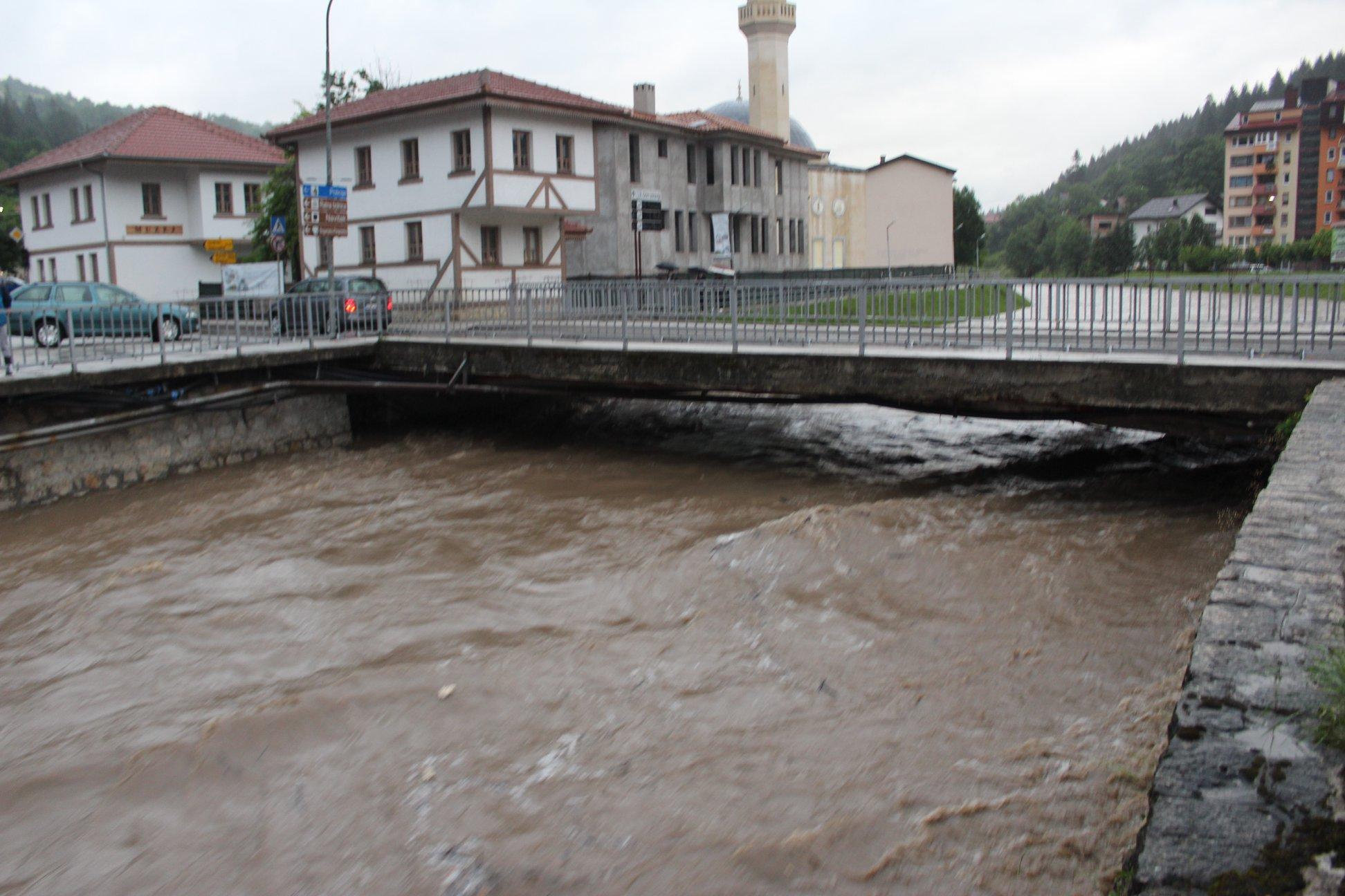 Krivaja prijeti u naselju Čuništa kod Olova