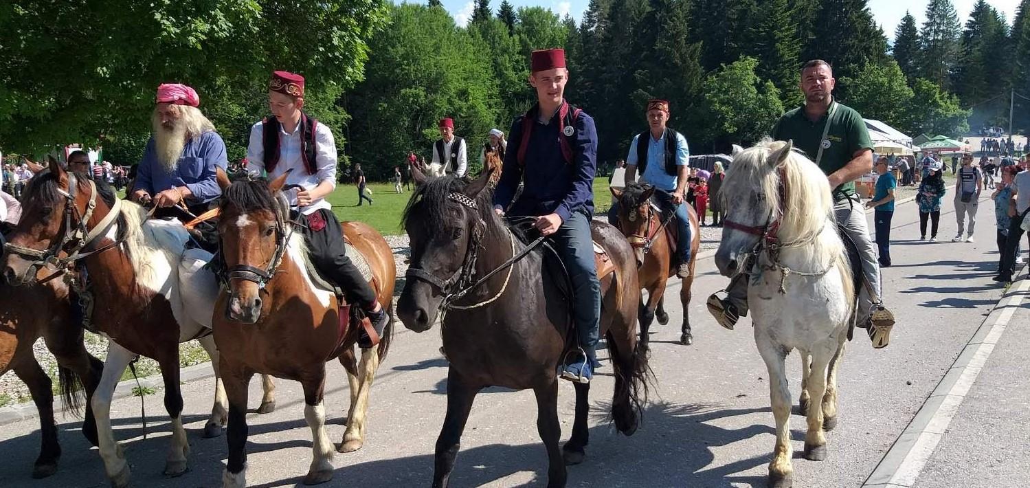 Konjanici iz cijele BiH stigli na Prusac - Avaz