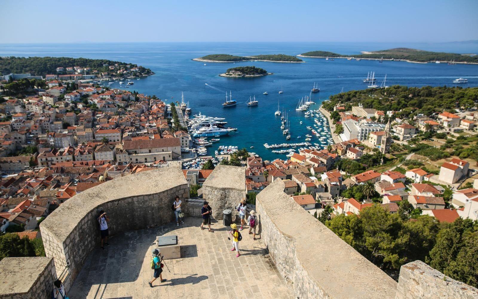 Otok Hvar - Avaz