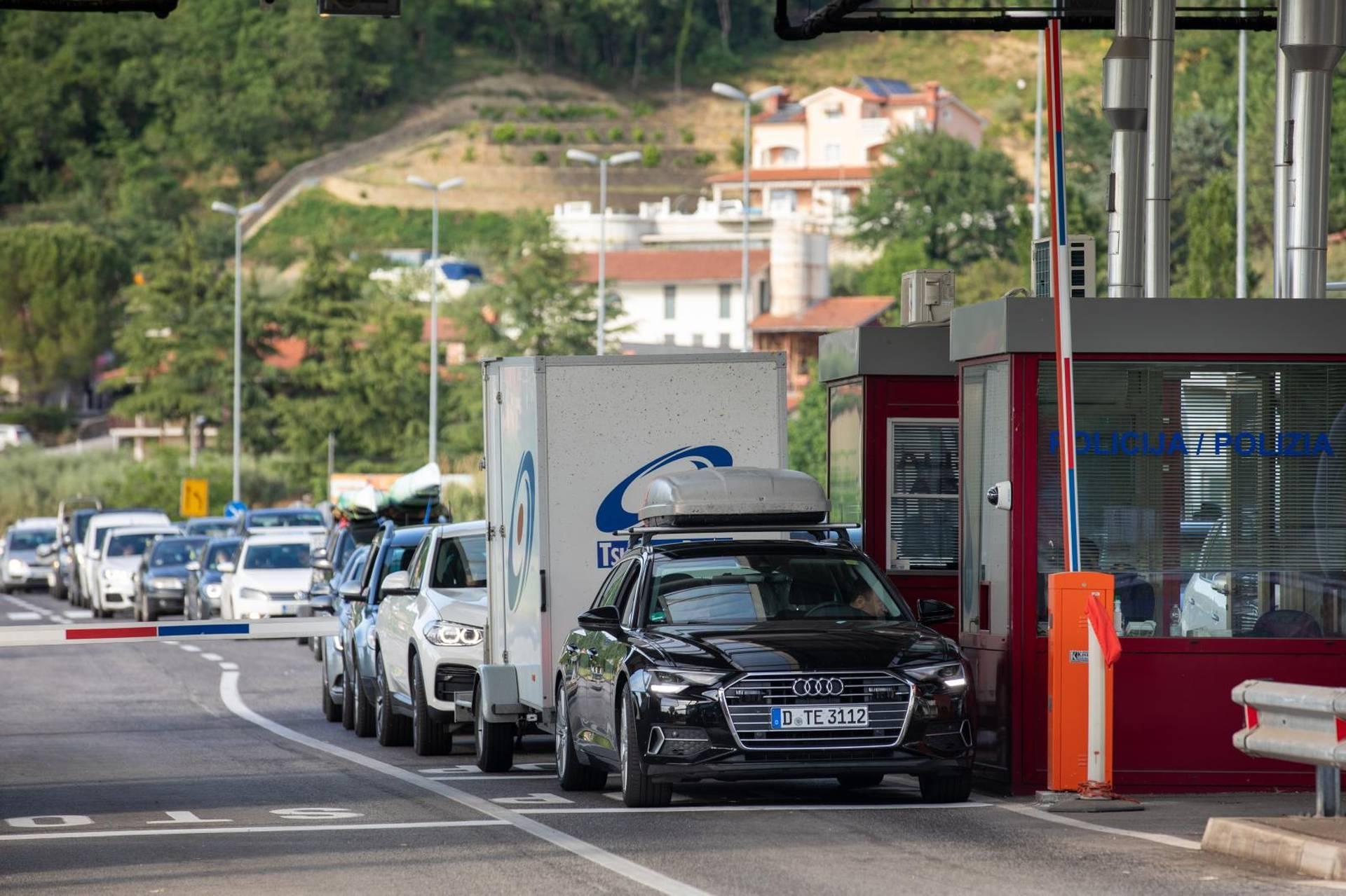 Gužve na granici prema Sloveniji, ali i iz Slovenije prema Hrvatskoj - Avaz