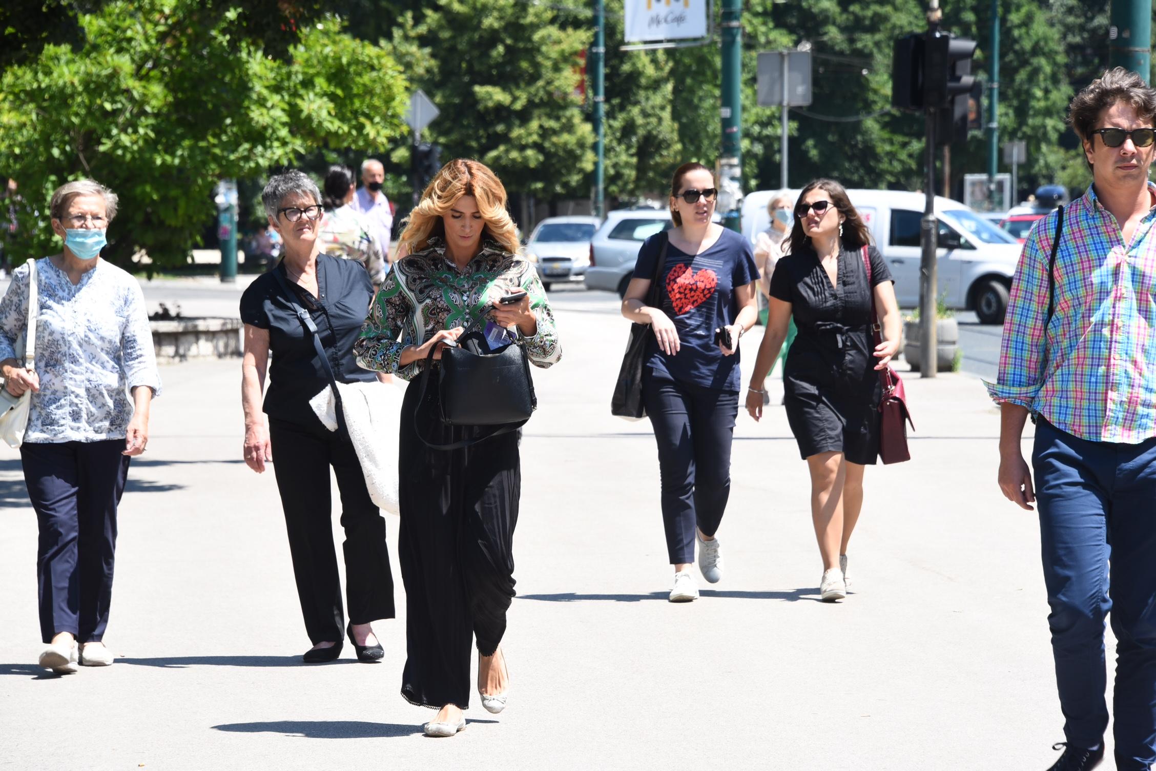 Popodnevna pauza: Sarajlije koriste lijepo vrijeme za šetnju