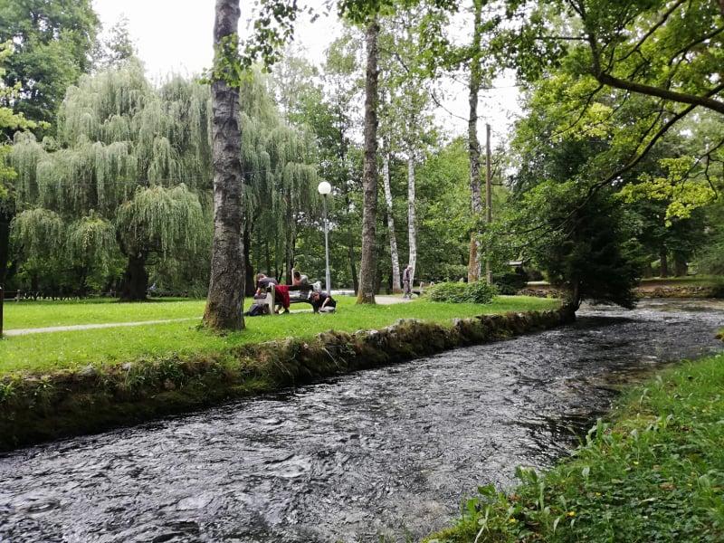 Brojne Sarajlije na Vrelu Bosne