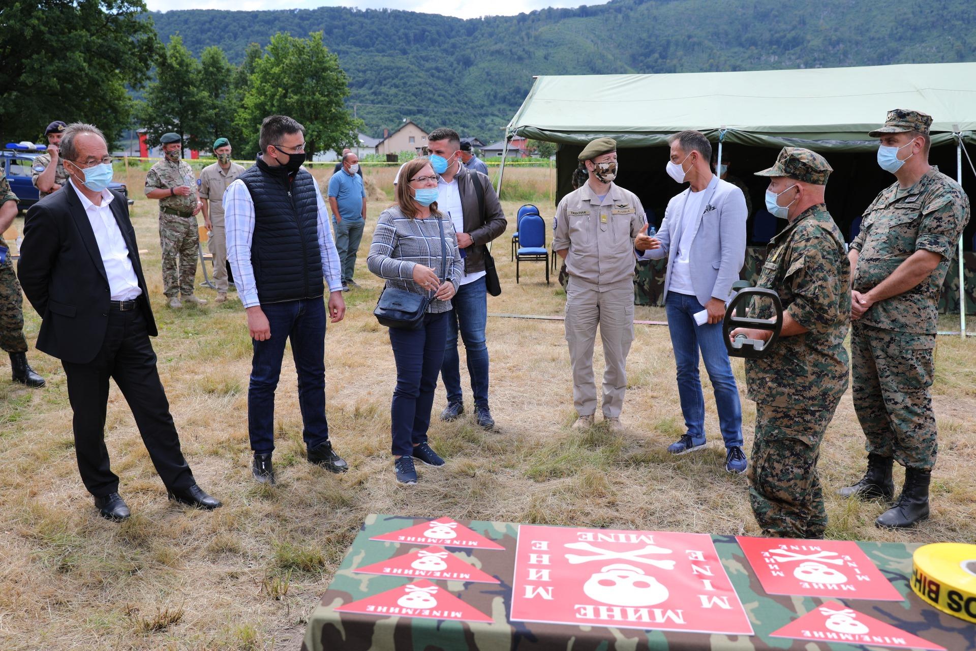 EUFOR-ova uloga u deminiranju je obučavanje i savjetovanje - Avaz