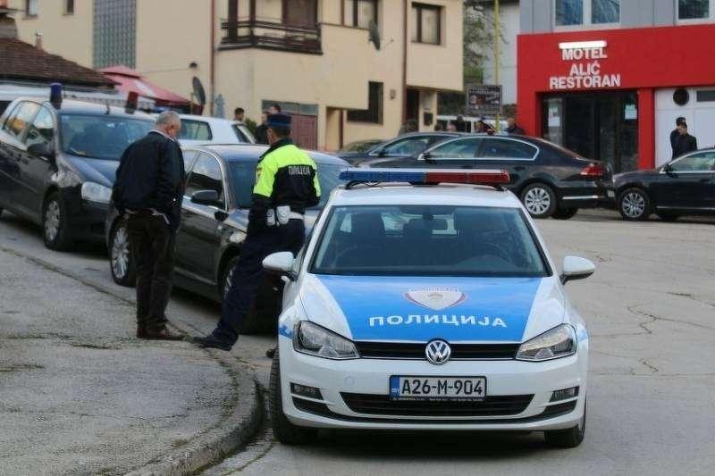 Spašen u posljednji trenutak: Policajci mladića skinuli sa konopca