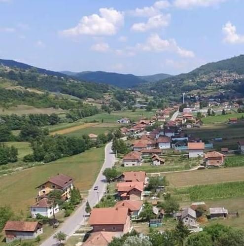 Lukavica kod Gračanice: Starac se objesio u nastrešnici pored kuće - Avaz