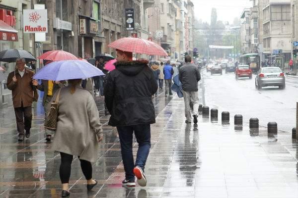 Danas pretežno oblačno s pljuskovima, kiša i prvog dana vikenda