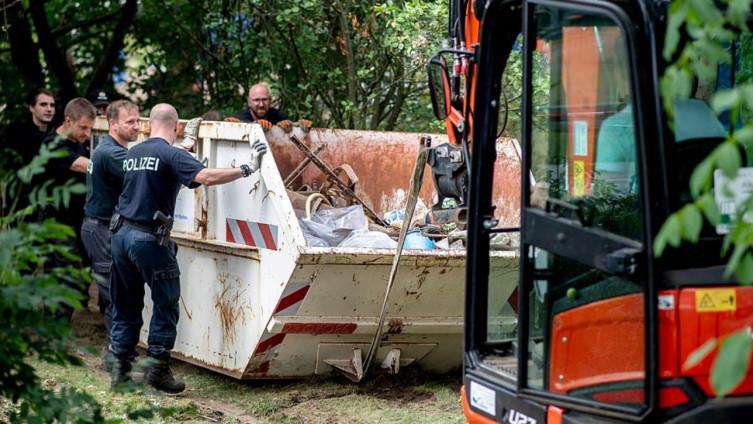 U zapuštenoj tvornici pronađene fotografije - Avaz