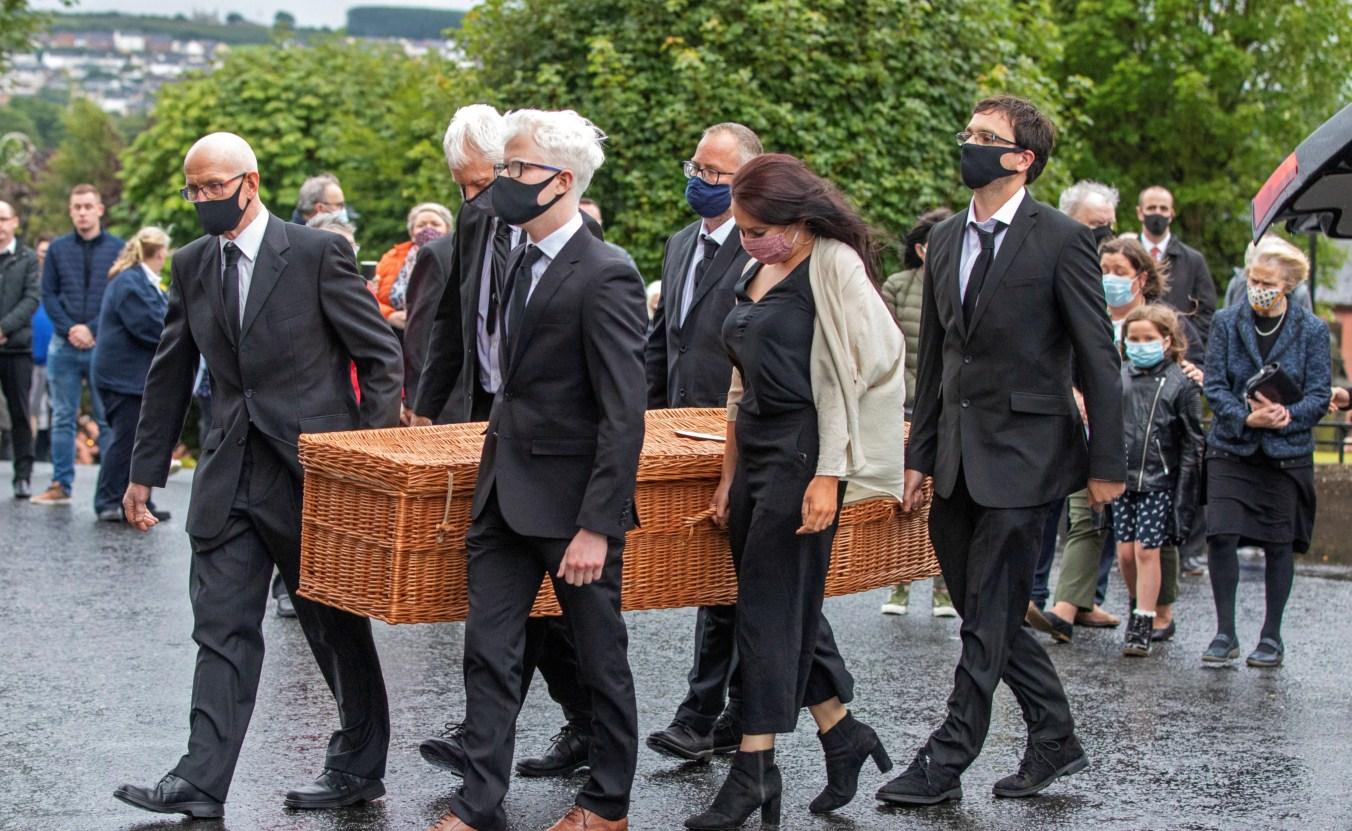 Džon Hume sahranjen na skromnoj ceremoniji