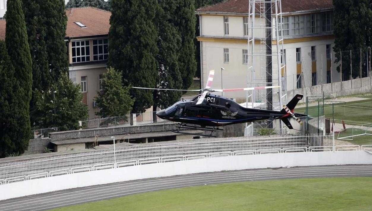 Helikopter sletio na stadion Pod Bijelim Brijegom: Pacijent hitno prebačen u inostranstvo zbog uboda pčele