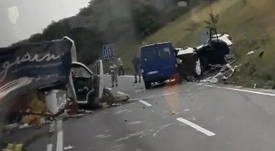 Jedna od povrijeđenih osoba je bila zaglavljena u vozilu - Avaz