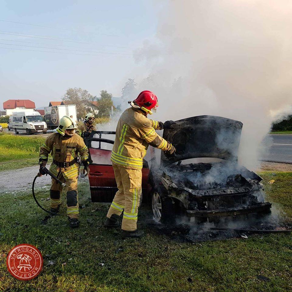 Renault se zapalio u vožnji