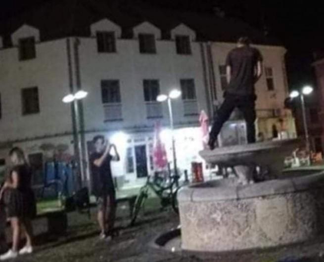 Policija otkrila ko je urinirao u fontanu u Tuzli