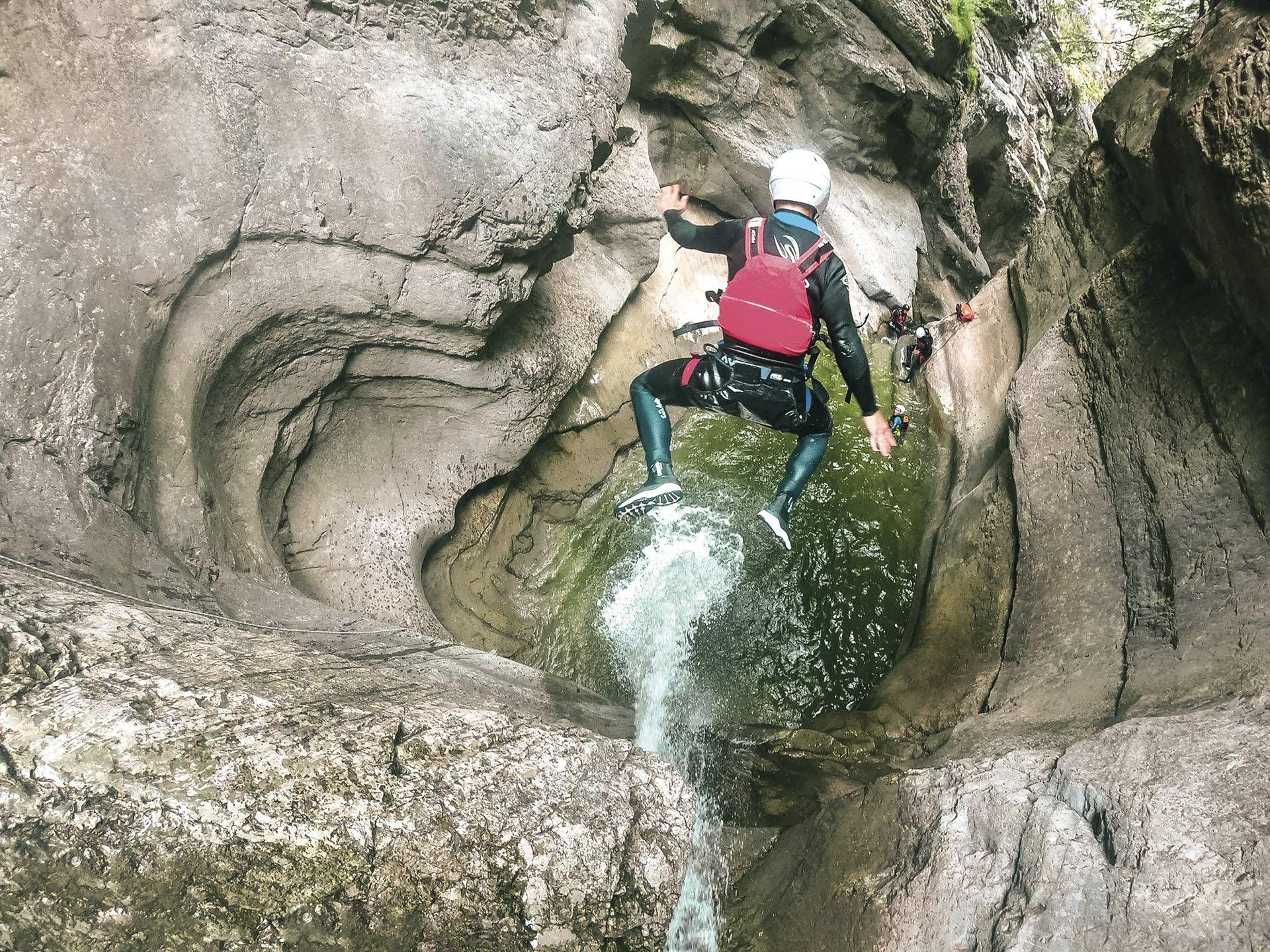 Trojica Španaca poginula, za jednim se još traga u kanjonu rijeke u Švicarskoj