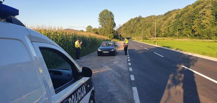 Postavljeno nekoliko punktova: Pogledajte kako policija vraća migrante