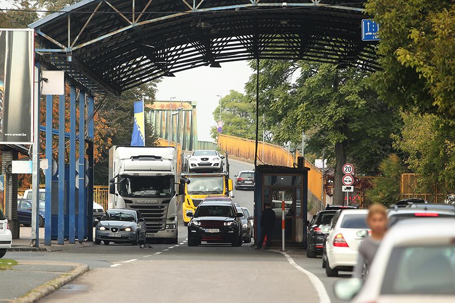 Granični policajac dobio otkaz zbog uzimanja mita