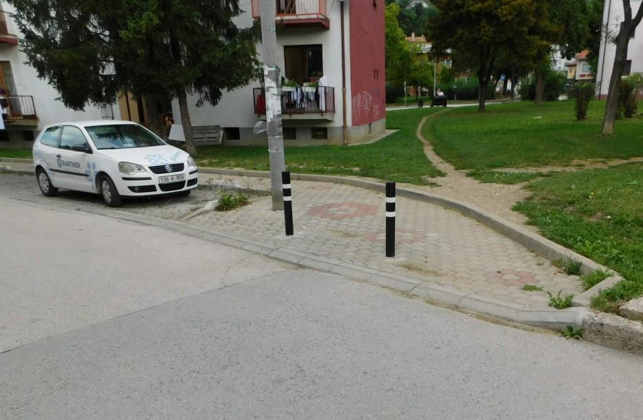 Parking barijerama stali ukraj nesavjesnim vozačima