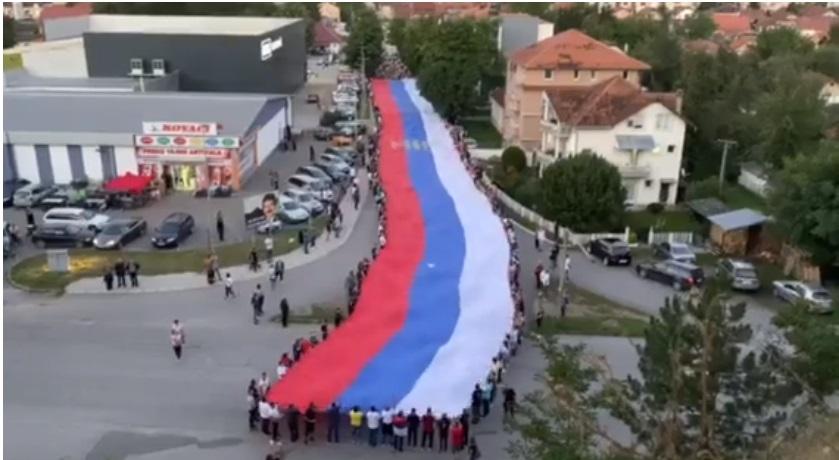 U Crnoj Gori razvili srpsku trobojku dužine 120 metara