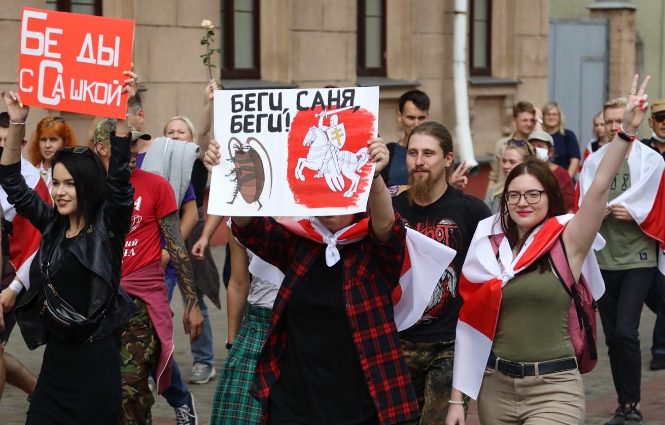 Demonstranti u Minsku čestitali rođendan Lukašenku: "Sretan rođendan, štakore"