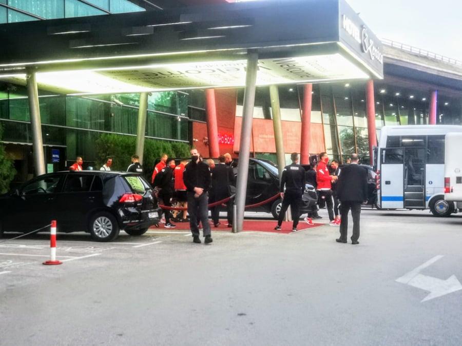 Fudbaleri Poljske napustili hotel i krenuli ka stadionu "Bilino polje"