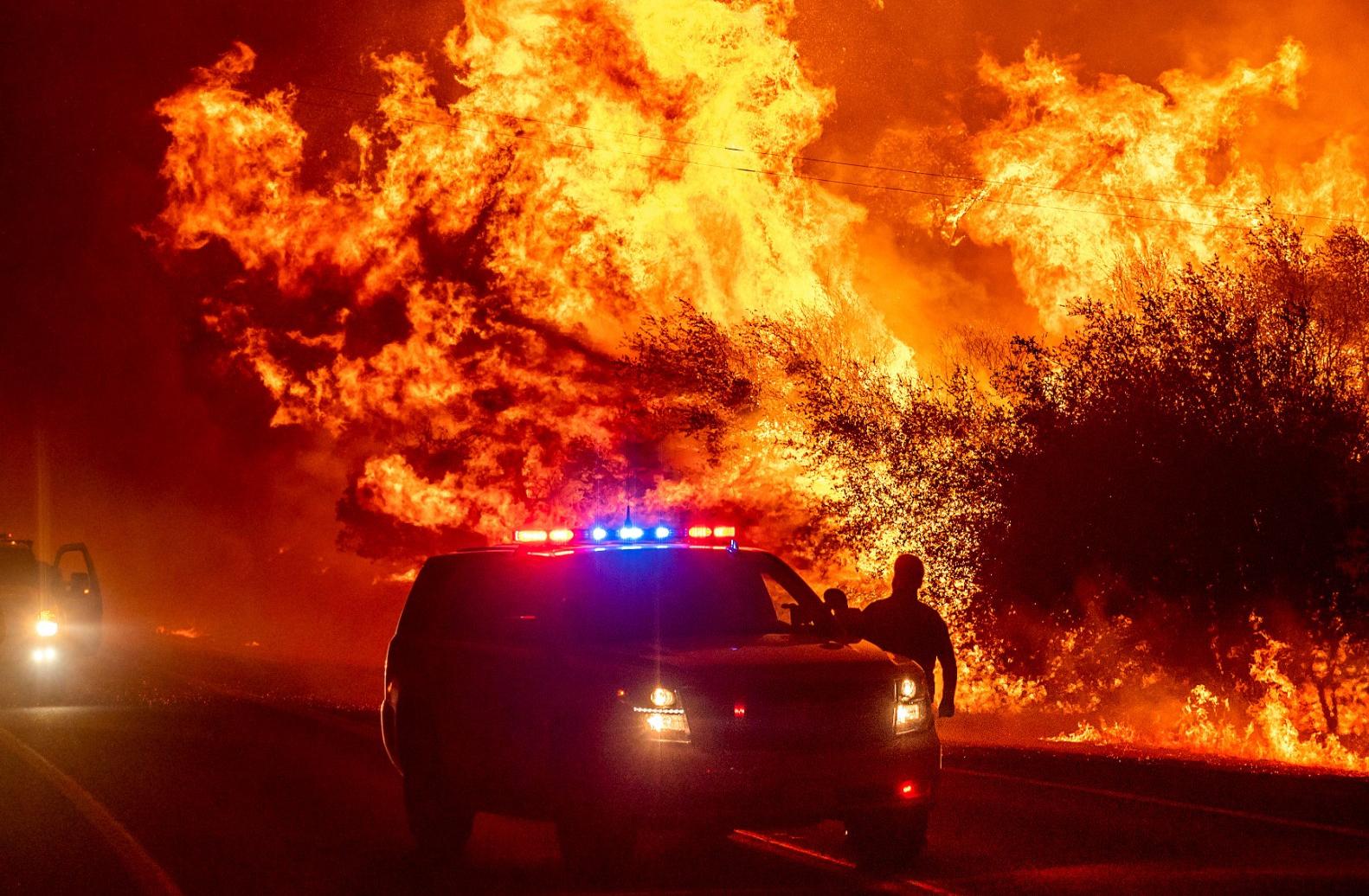 Troje mrtvih u nezapamćenim požarima u Kaliforniji
