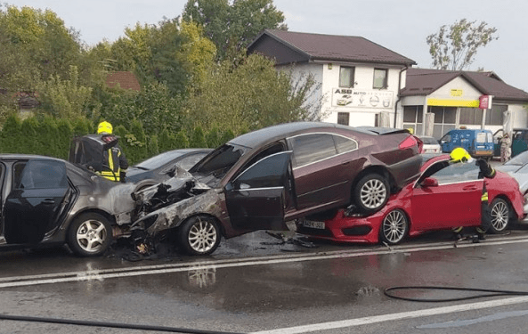 Lančani sudar četiri automobila u Banjoj Luci, jedan se zapalio